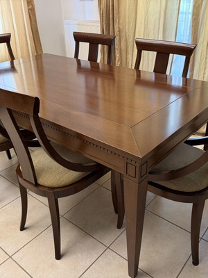 Solid wood extendable dining table with 6 chairs