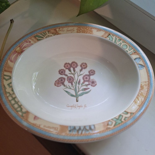 Wedgwood Home Garden Maze porcelain salad bowls set of 2, like new