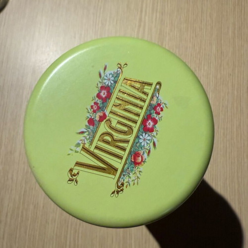 Cookie jar like new, storage container