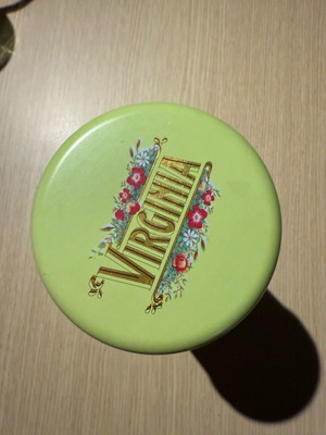 Cookie jar like new, storage container