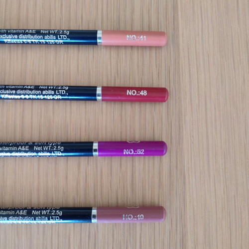 Glamorous lip liners like new, pack of 4 pieces