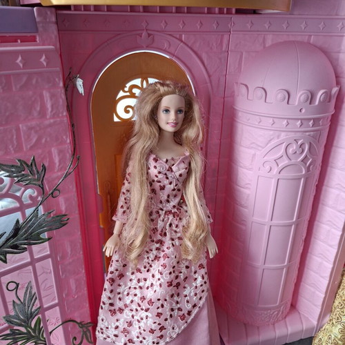 Barbie doll like new