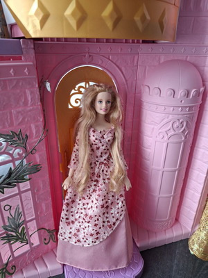 Barbie doll like new