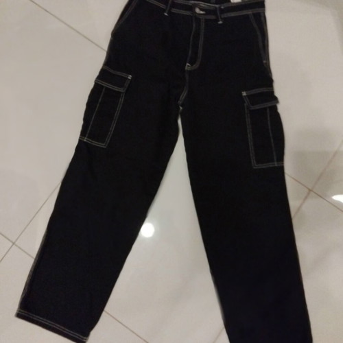 Pull & Bear black cargo jeans size 40 like new with white stitching