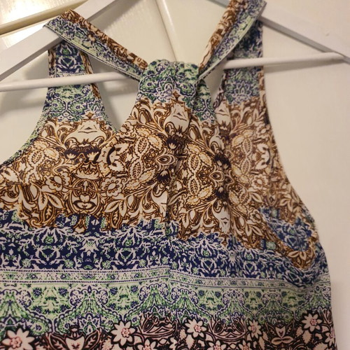 Top printed with criss-cross back, like new, size M