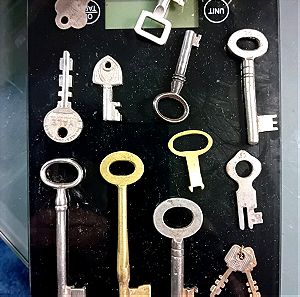 12 παλιά κλειδιά όλα μαζί