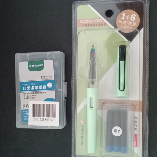 Fountain pen with extra ink cartridges new