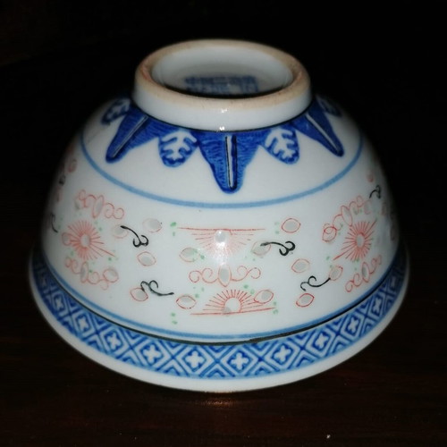 Two Chinese porcelain bowls with 24K gold, decorative or for use
