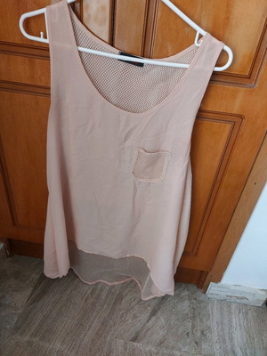Women's sleeveless blouse medium like new, apricot color
