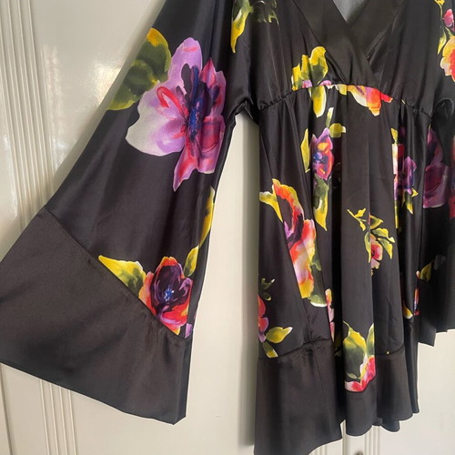 Satin floral dress like new, size M, Hype, black multicolor