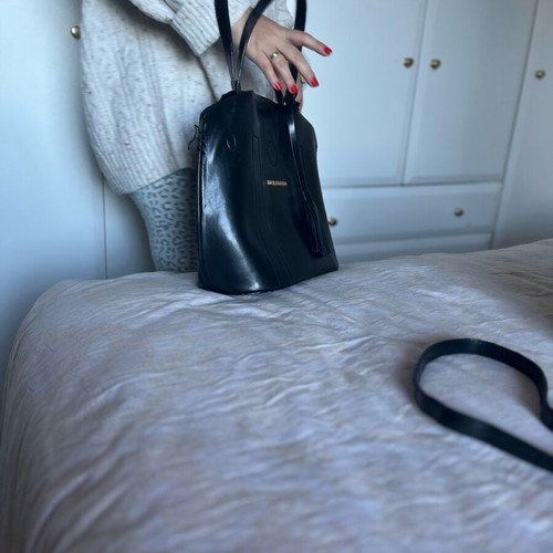 Black leather shoulder bag Michael Kors used with inner leather pouch