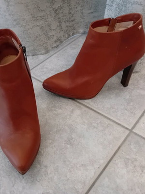 Women's brown leather ankle boots size 41 like new