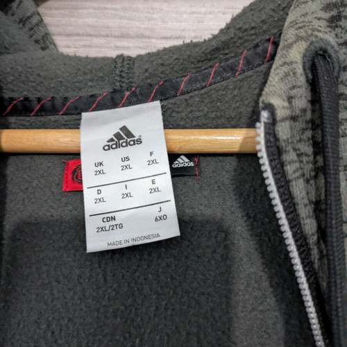 Adidas Derrick Rose hoodie XXL like new, black with red logos