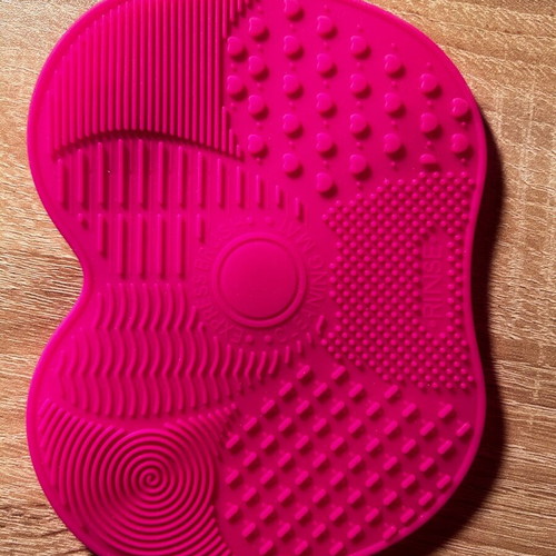 Brush cleaning tool new, pink with suction cups