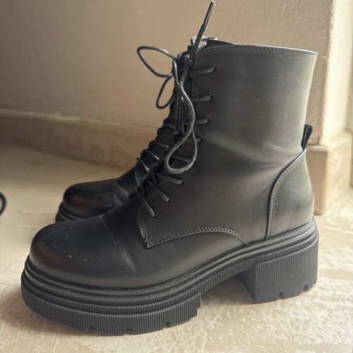 Parex black leather ankle boots like new, size 37
