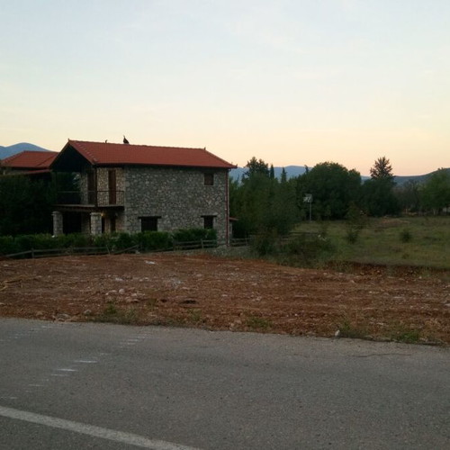 Οικόπεδο 450 τ.μ. στην Κάτω Αγοριανή Φωκίδας οικοδομήσιμο, γωνιακό