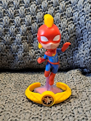 Captain Marvel collectible figure from Kinder Surprise Maxi series new