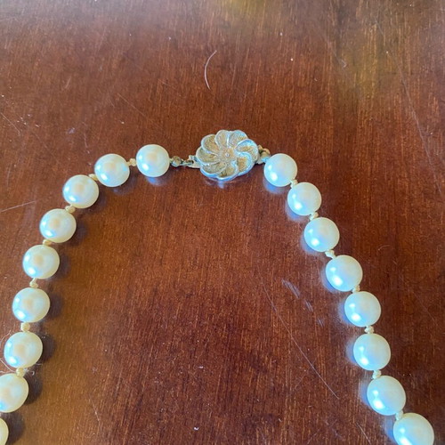 Pearl single strand necklace like new