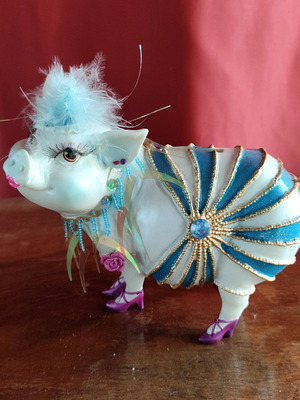 Pig figurine like new