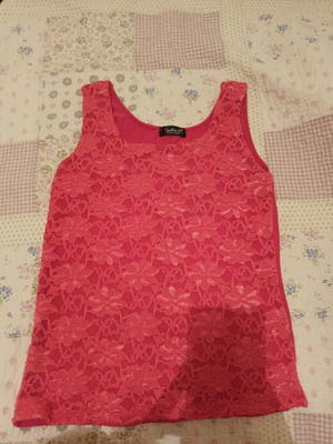 Sleeveless top like new, red, size M