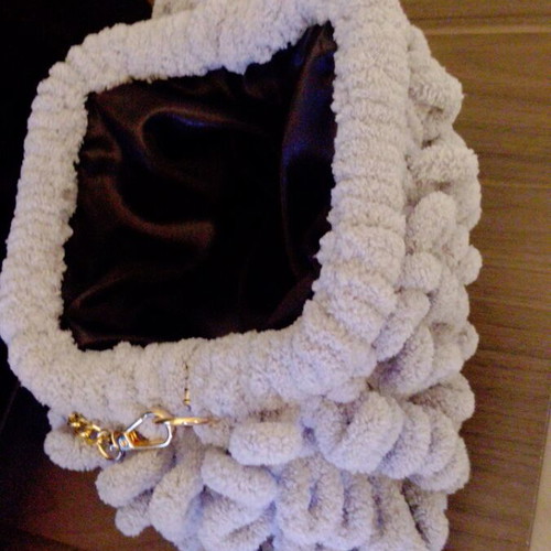 Puffy gray handbag new with chain