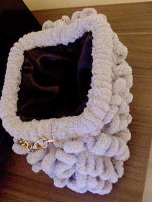 Puffy gray handbag new with chain