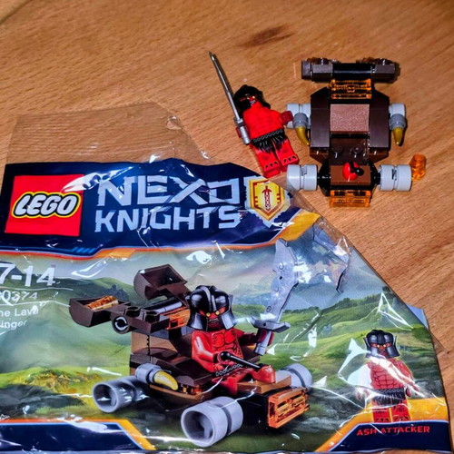 LEGO Nexo Knights The Lava Slinger set like new