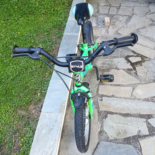 Style Challenger bicycle used, green with training wheels, ages 4-7