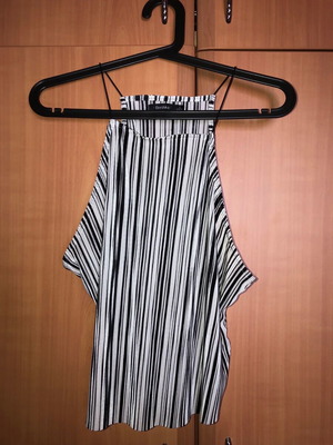 Bershka women's crop top like new, size S