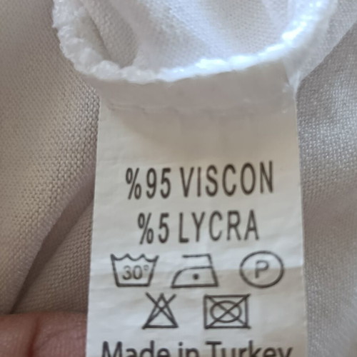 White blouse nightgown "Everyday is a Gift" with floral designs, like new