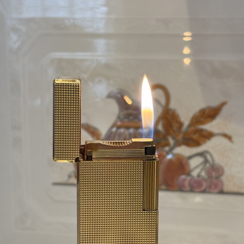 St Dupont lighter like new with elegant design