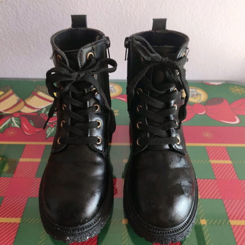 Black girls' boots size 28 with silver stars like new
