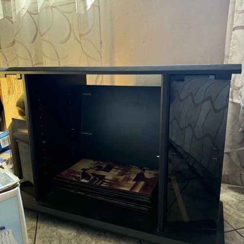 TV stand like new, 57cm height, 60cm width