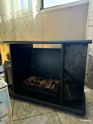 TV stand like new, 57cm height, 60cm width