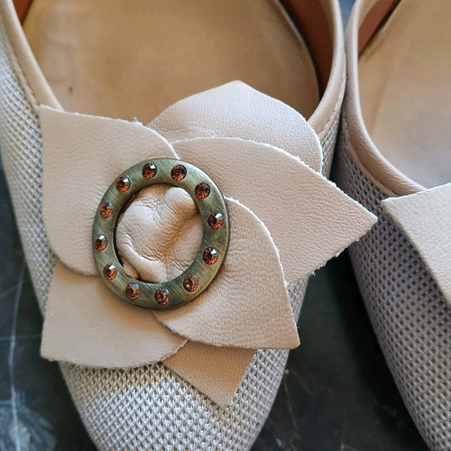 Vic Matie' vintage beige pumps with flower new, size 40