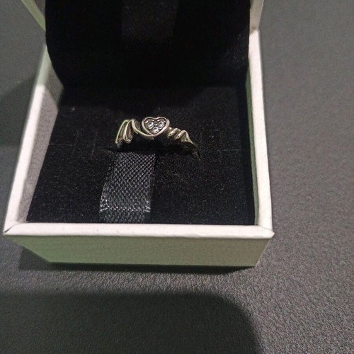 Pandora Mom ring like new, white and gray