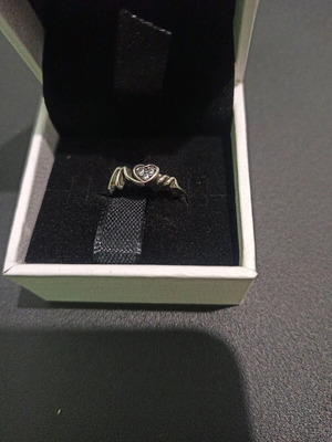 Pandora Mom ring like new, white and gray