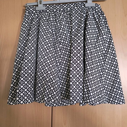 BSB skirt with black and white pattern like new