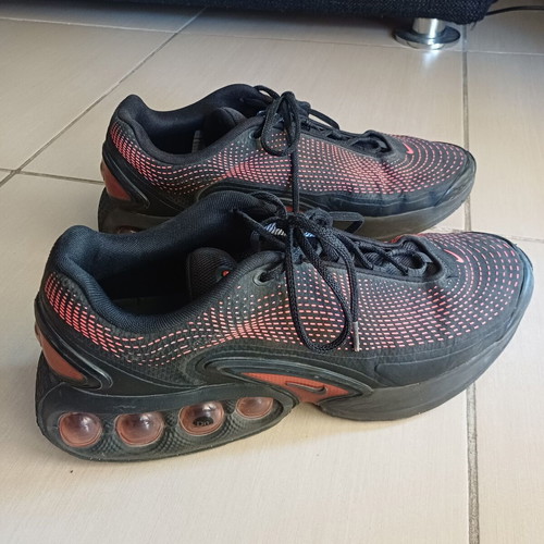 Nike Air Max DN ES sneakers, black and red, size 46, like new