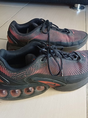 Nike Air Max DN ES sneakers, black and red, size 46, like new