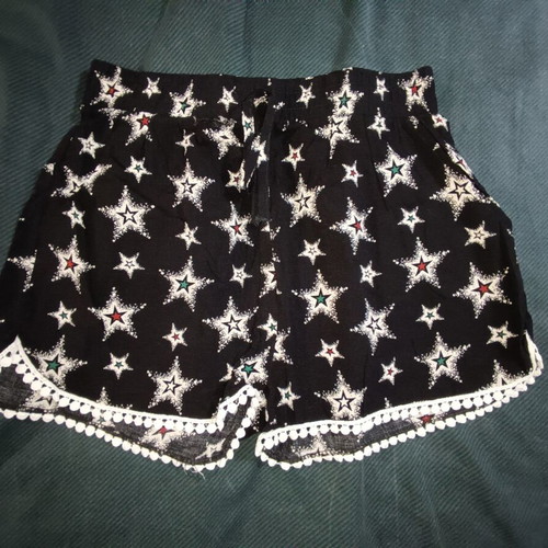 Women's summer shorts like new with star print and pom-pom trim