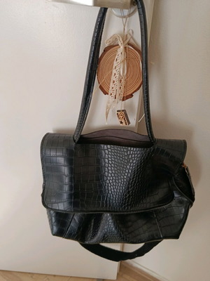 Black croco crossbody bag like new