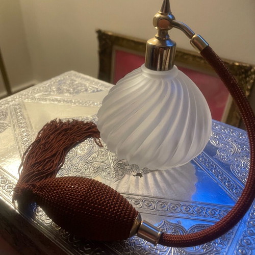 Vintage perfume bottle like new