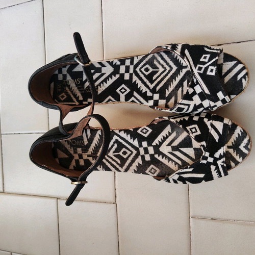 TOMS Black and White Platform Espadrille Sandals used, Size W9 (40)