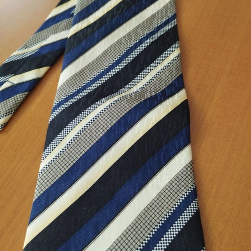 Te di hua lun silk men's tie new in box, navy blue stripes