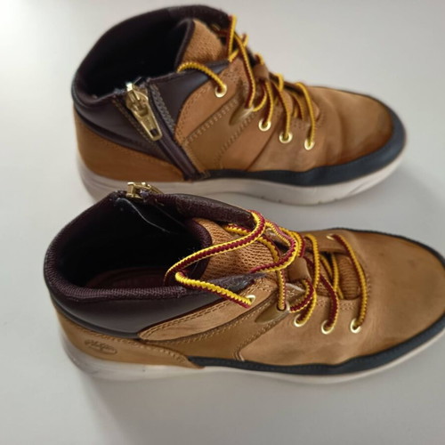 Timberland Seneca Bay Hiker kids boots size 33 used, yellow leather