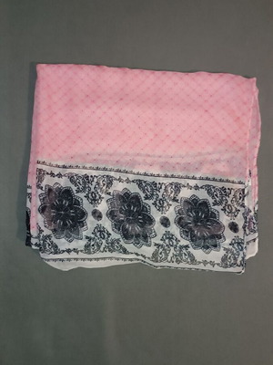 Pashmina scarf used in pink and black shades