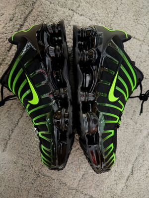 Nike Shox TL athletic shoes like new, size 44.5, black and green