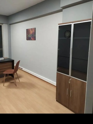 Γραφείο και βιβλιοθήκη σαν καινούργια