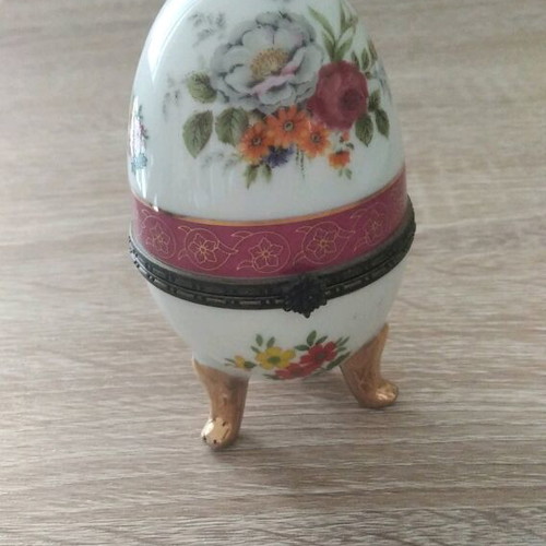Limoges Egg Elite Collection like new